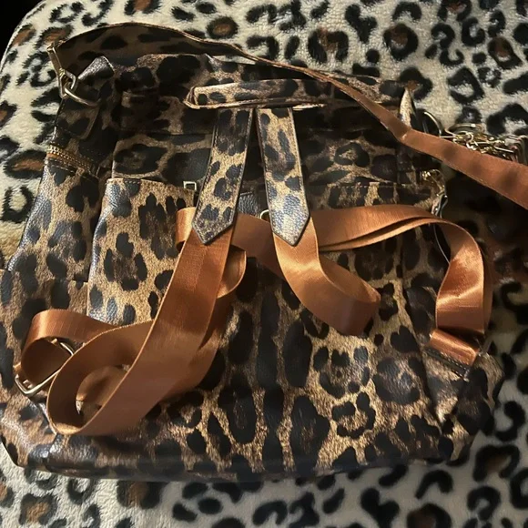 ✨Animal Print Backpack✨ - Picture 2 of 5